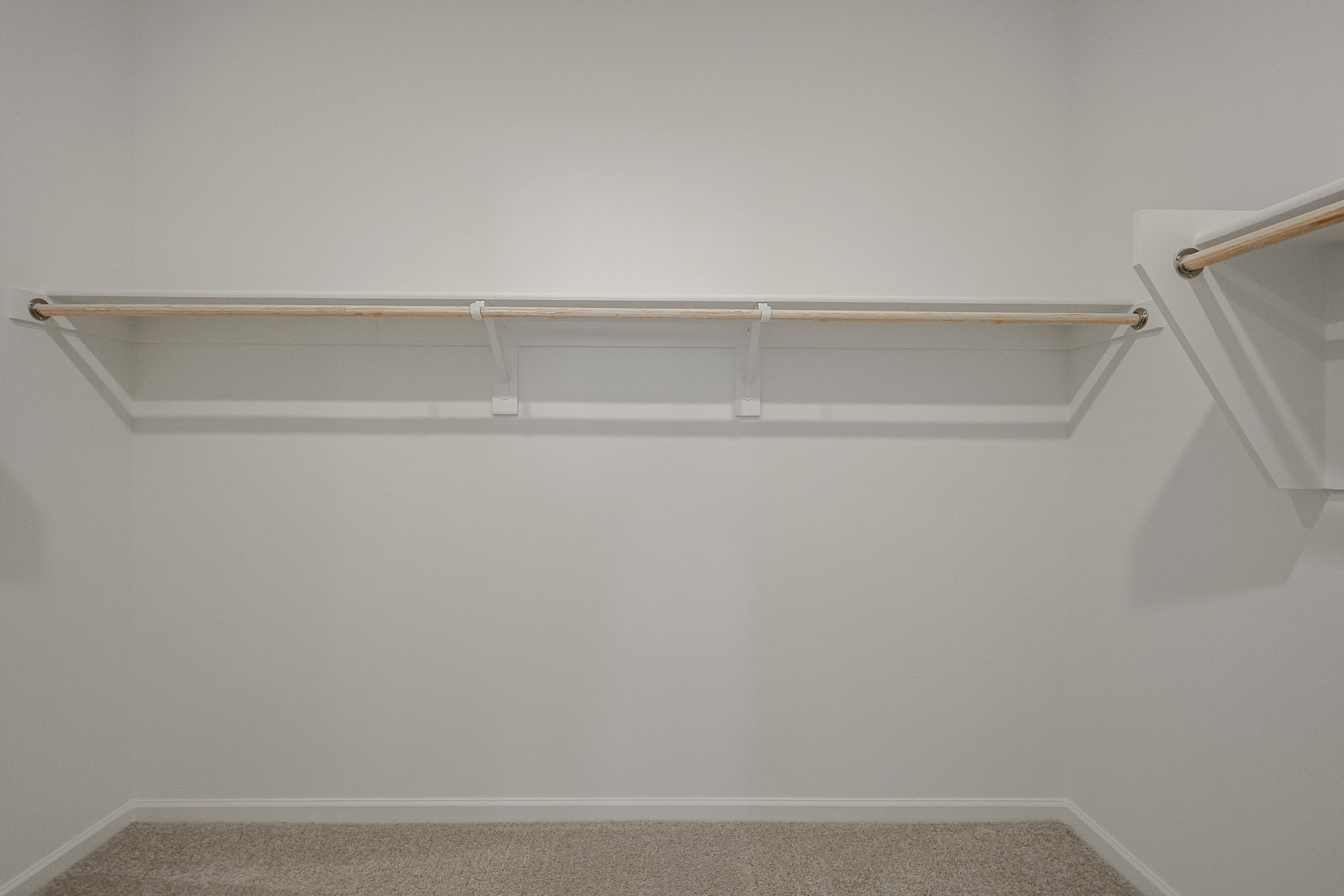 A metal bar with a metal bar.