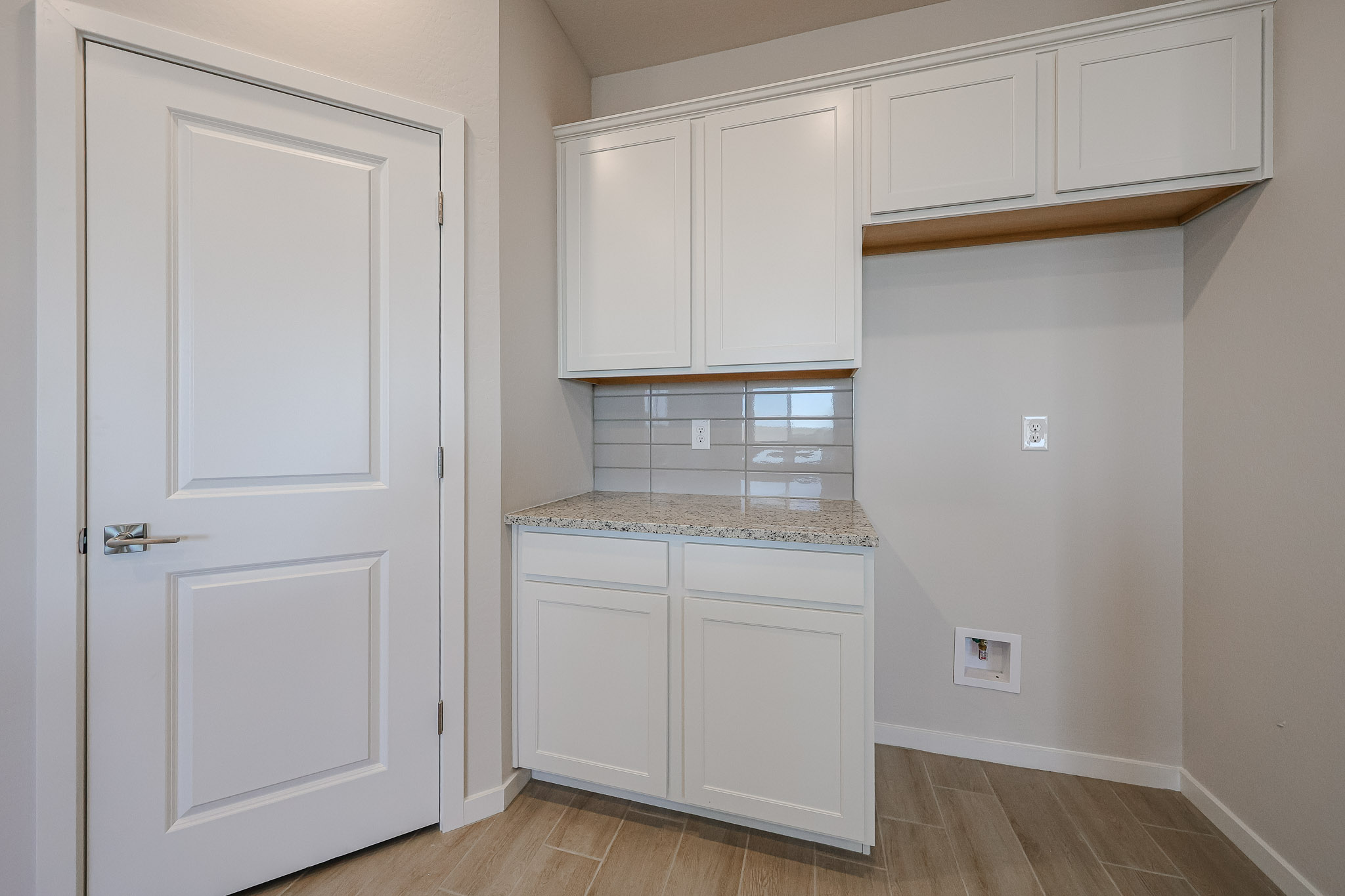 A kitchen with white cabinets.