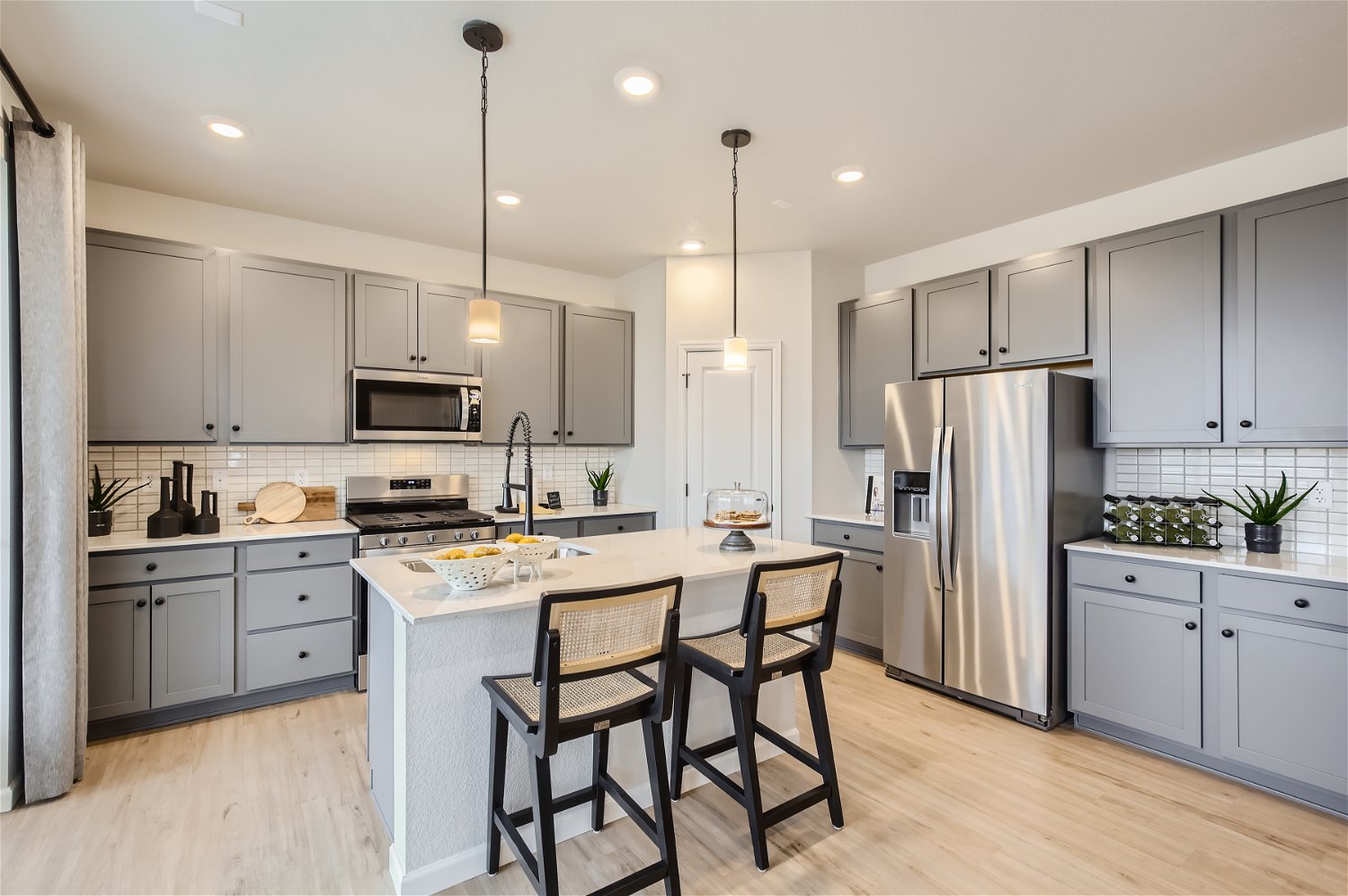 A kitchen with white cabinets.