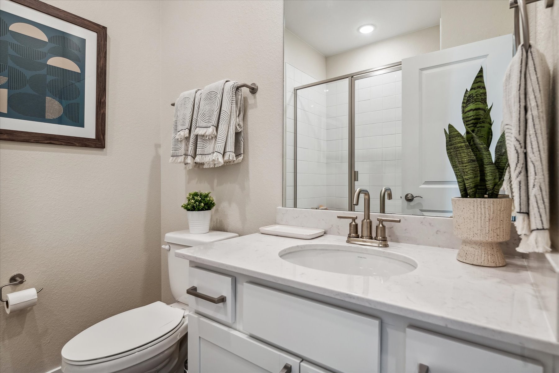 A bathroom with a sink and a mirror.