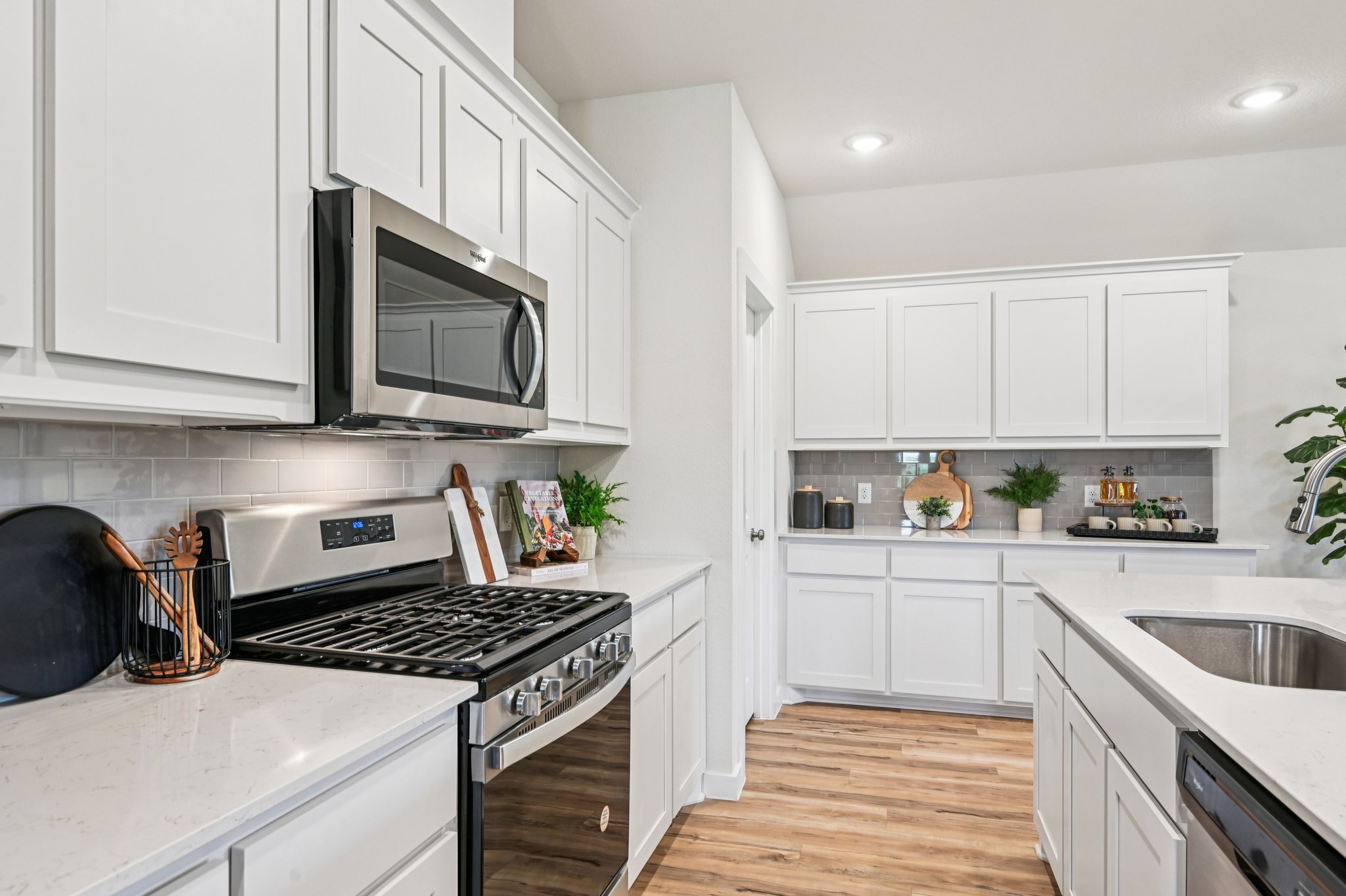 A kitchen with white cabinets.