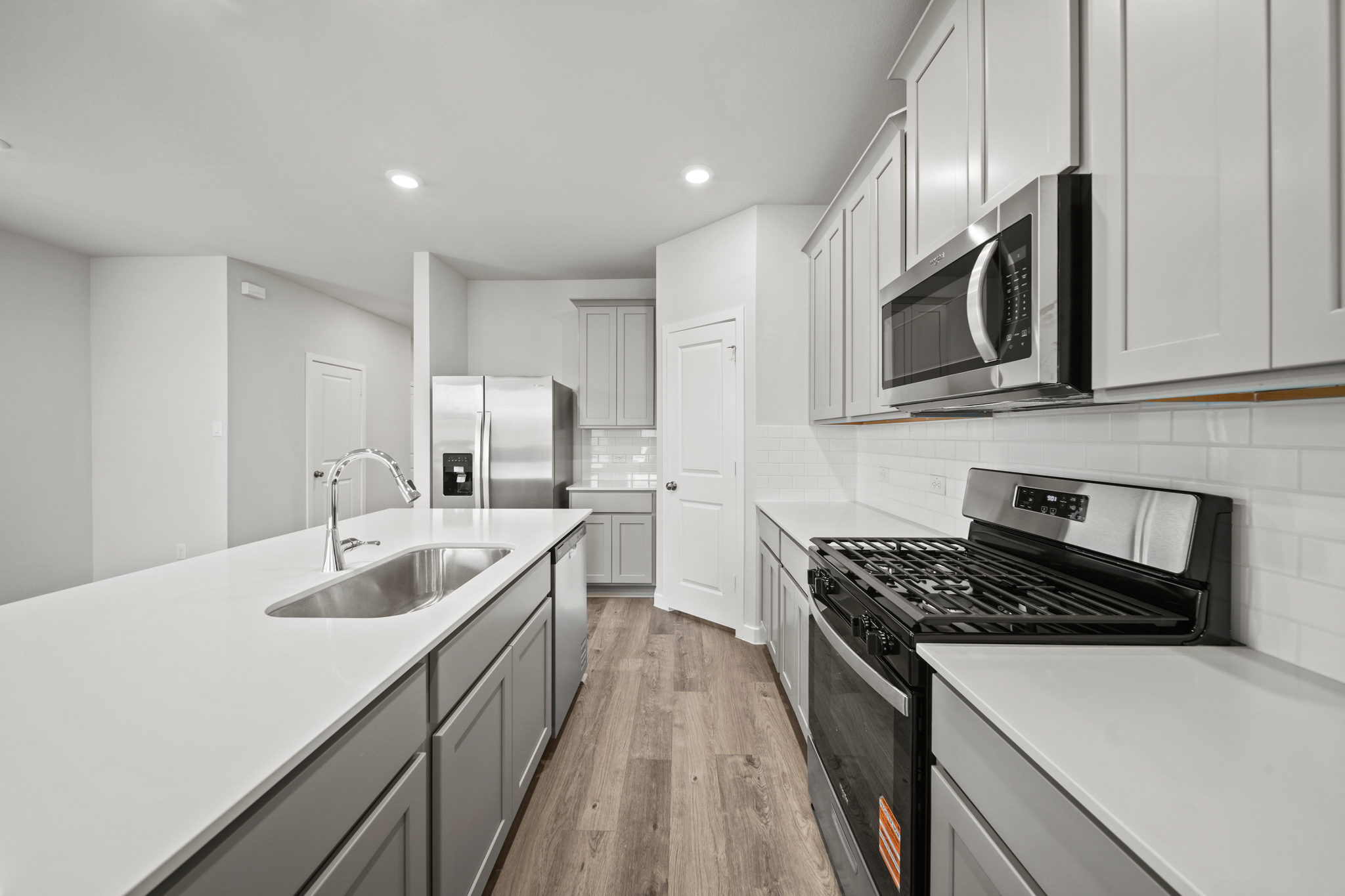 A kitchen with white cabinets.